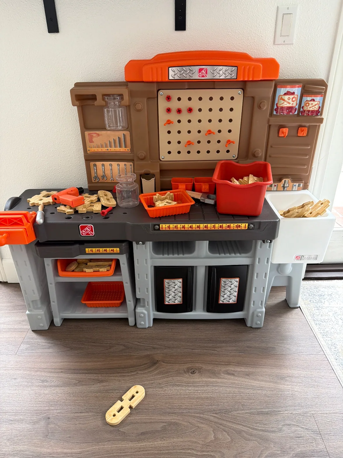 Step2 toy workbench with tools and accessories